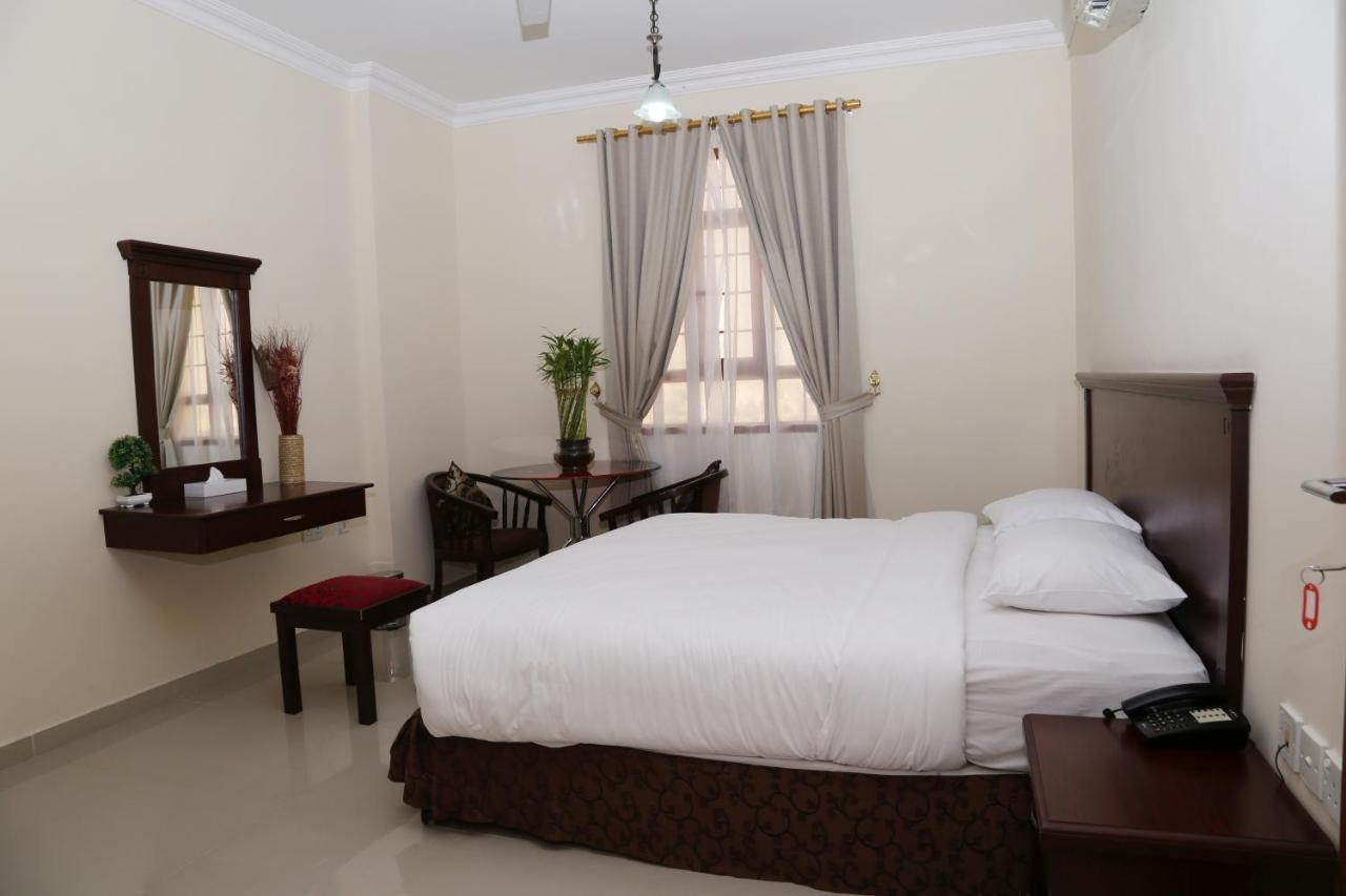 Jarzez Hotel Apartments Al Hail 锡卜 外观 照片