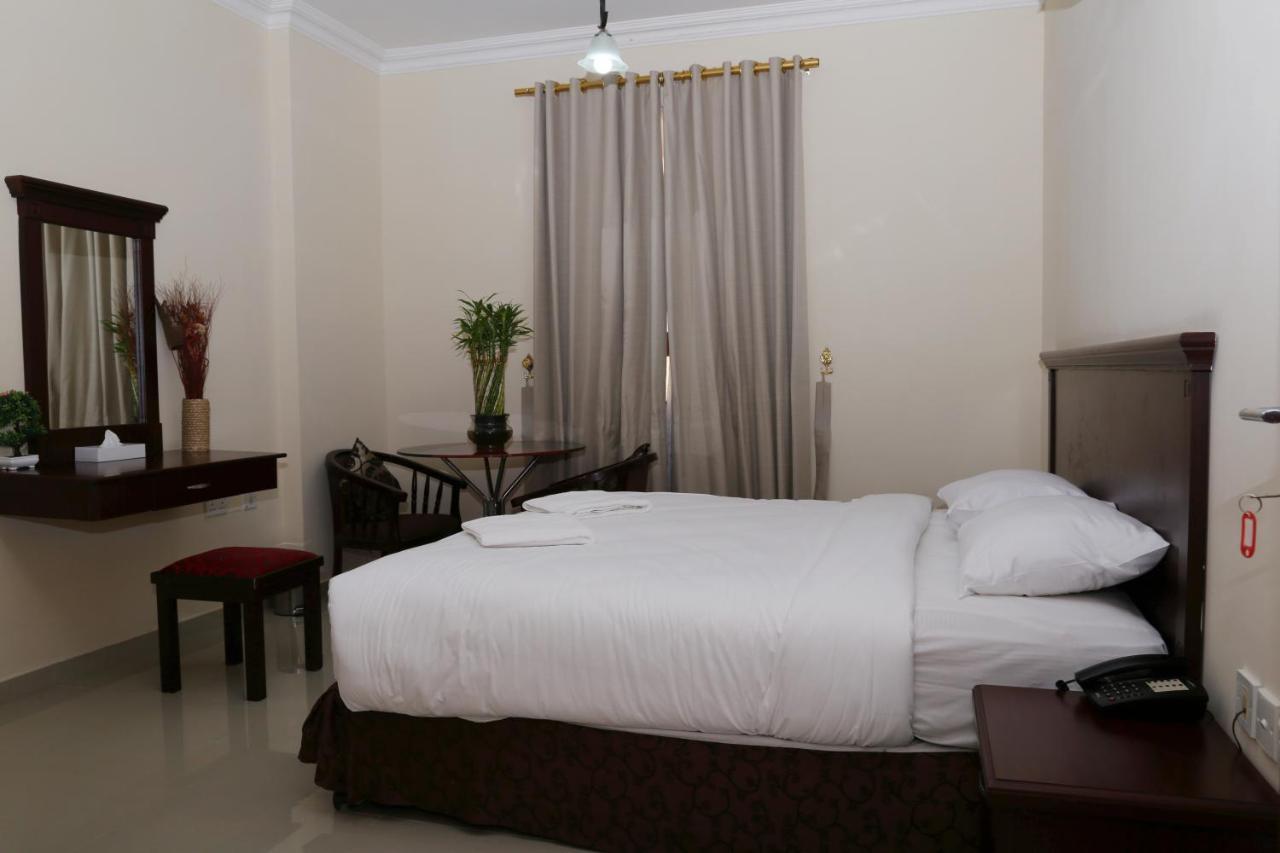 Jarzez Hotel Apartments Al Hail 锡卜 外观 照片