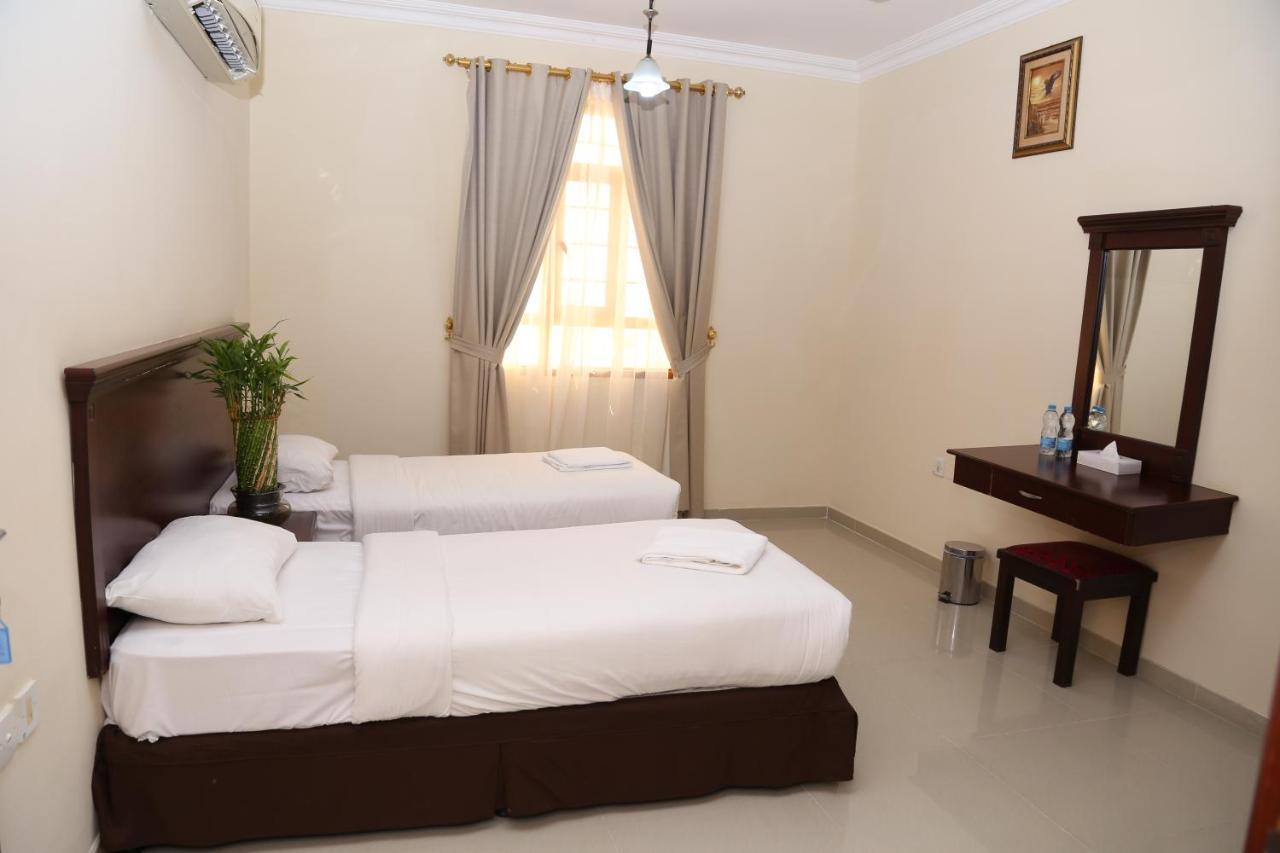 Jarzez Hotel Apartments Al Hail 锡卜 外观 照片