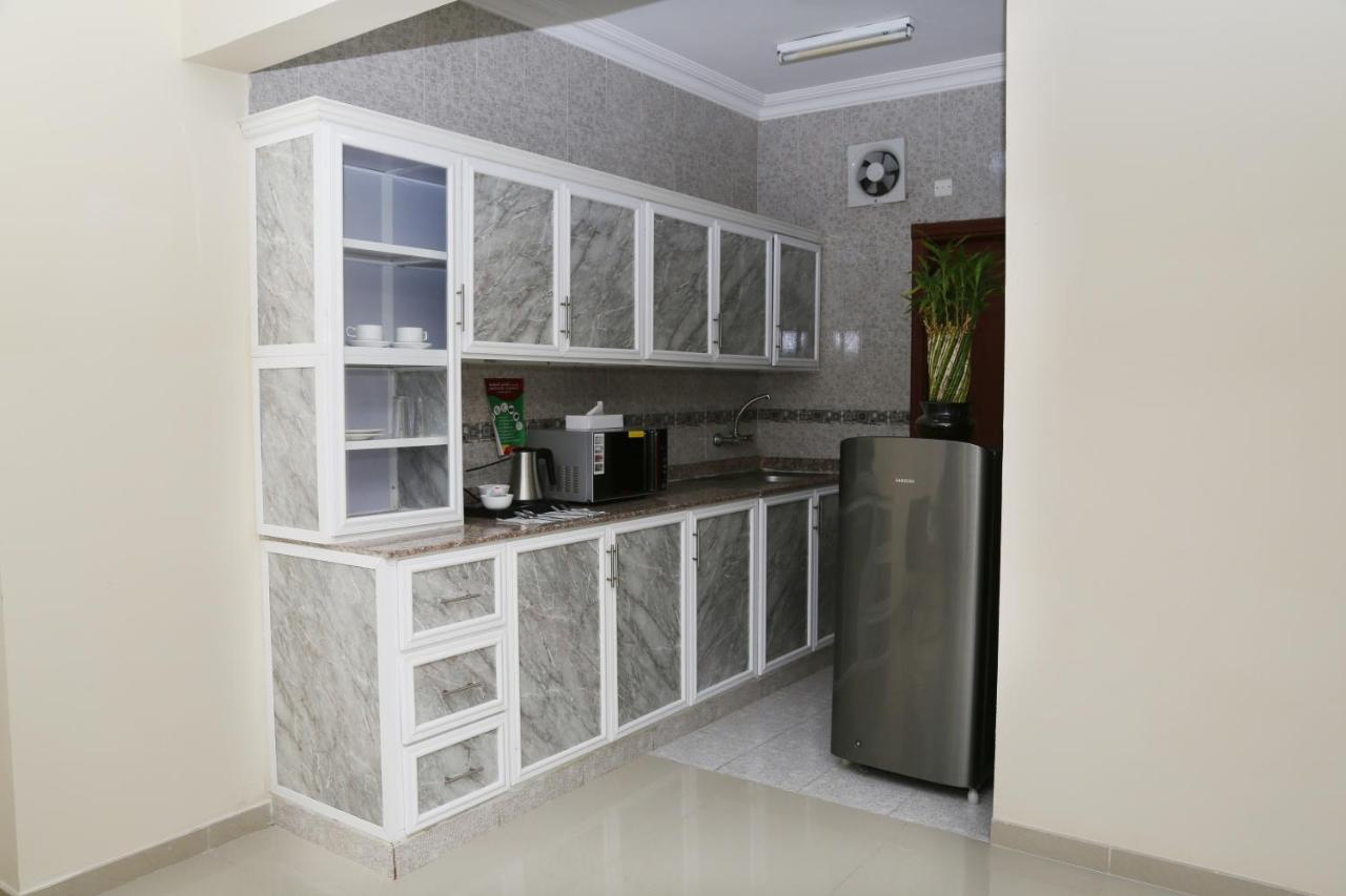 Jarzez Hotel Apartments Al Hail 锡卜 外观 照片