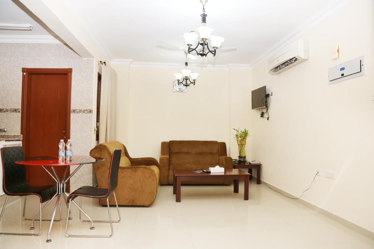 Jarzez Hotel Apartments Al Hail 锡卜 外观 照片