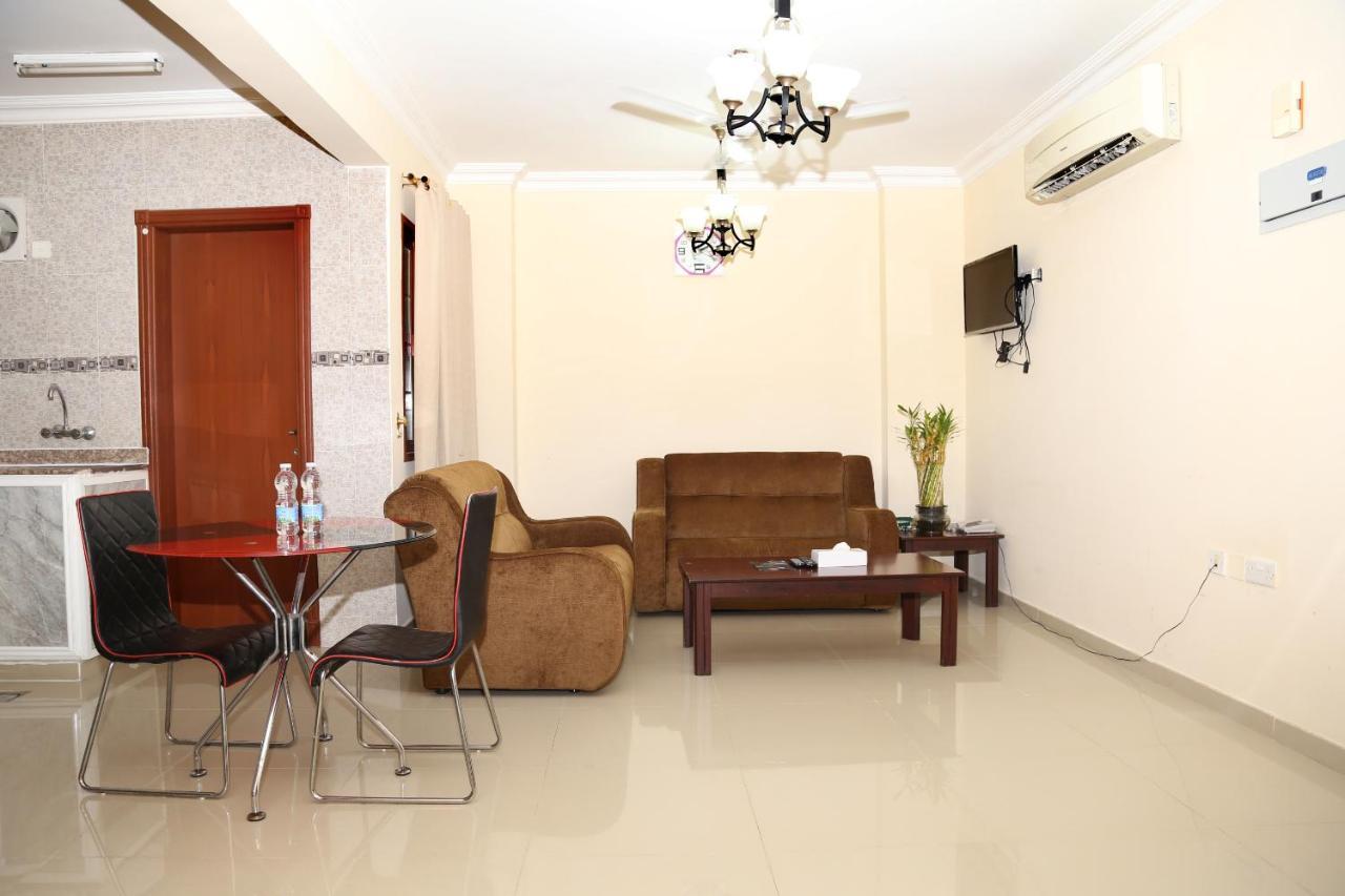 Jarzez Hotel Apartments Al Hail 锡卜 外观 照片
