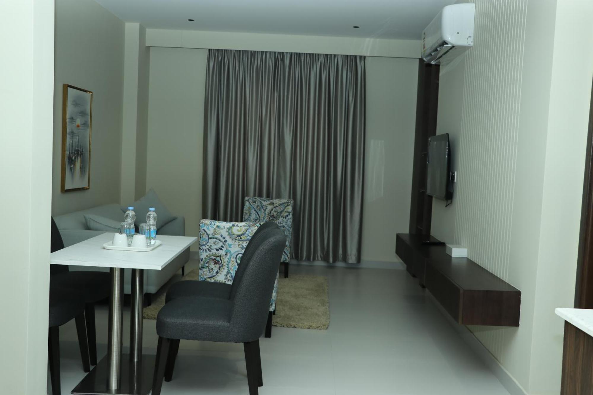 Jarzez Hotel Apartments Al Hail 锡卜 外观 照片