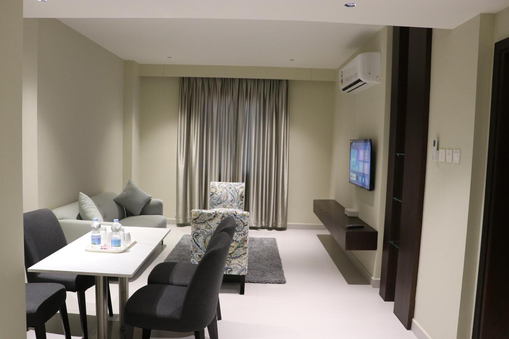 Jarzez Hotel Apartments Al Hail 锡卜 外观 照片