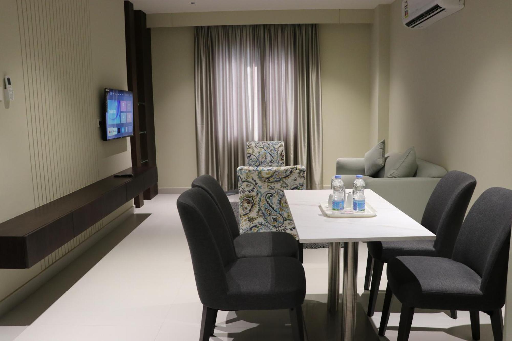 Jarzez Hotel Apartments Al Hail 锡卜 外观 照片
