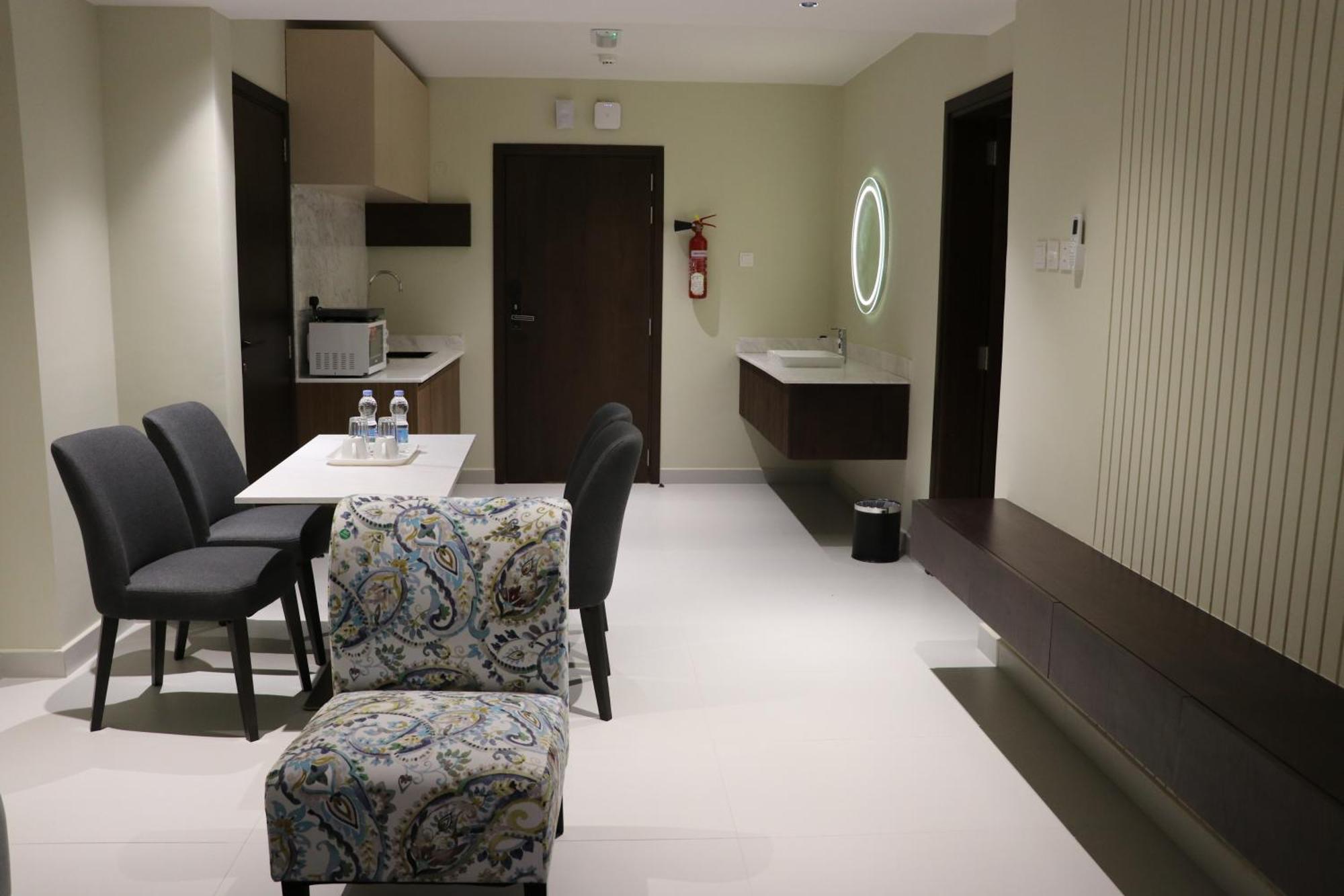 Jarzez Hotel Apartments Al Hail 锡卜 外观 照片