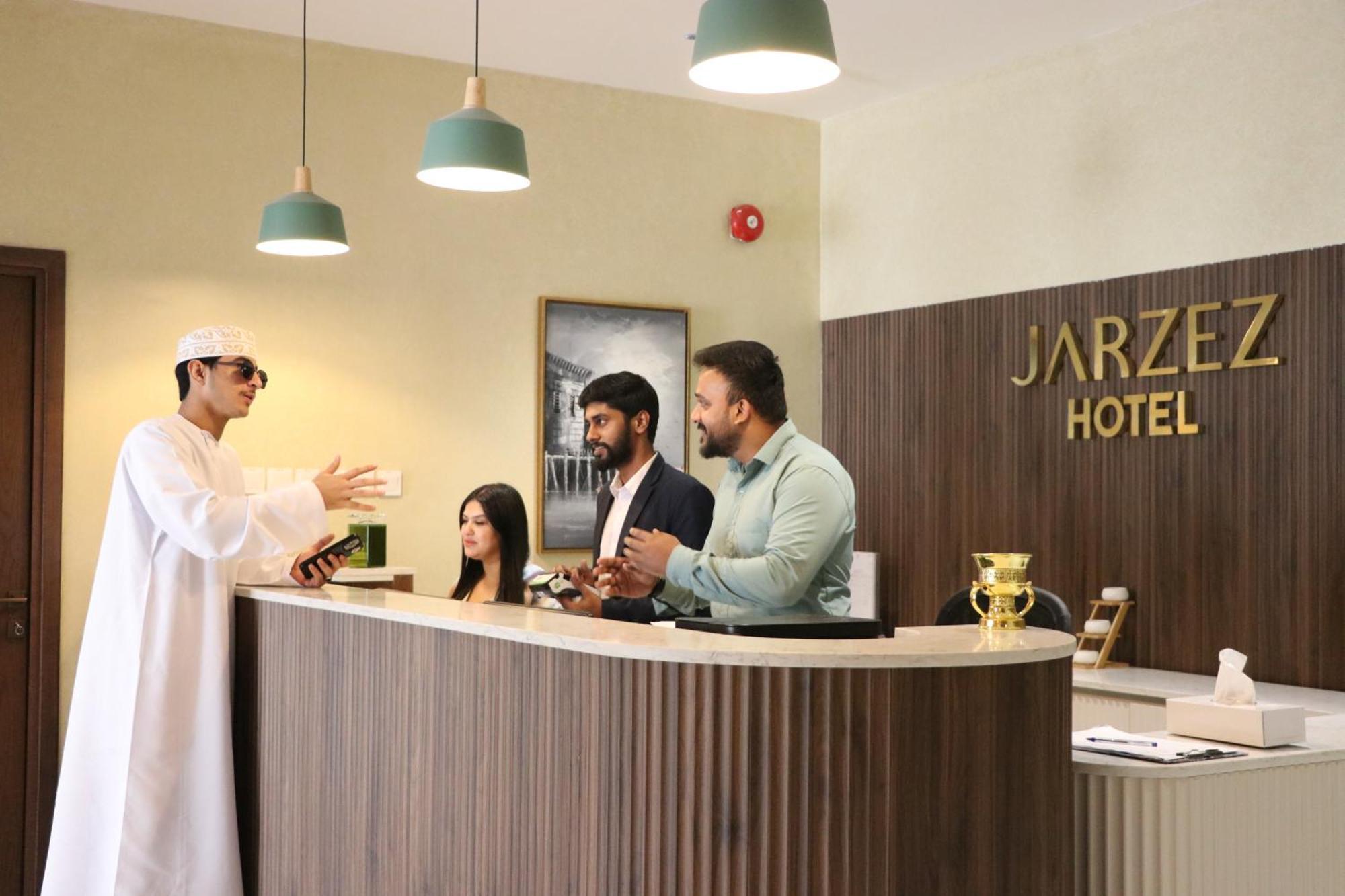 Jarzez Hotel Apartments Al Hail 锡卜 外观 照片